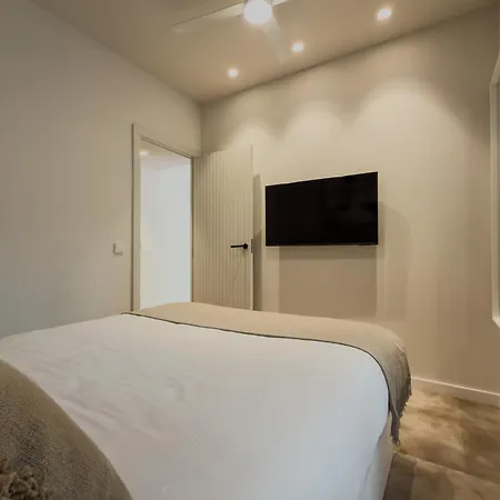 Barcelona Aura Apartment *
